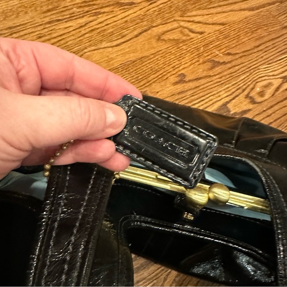 COACH Ergo Hobo with Kiss lock - Picture 4 of 7